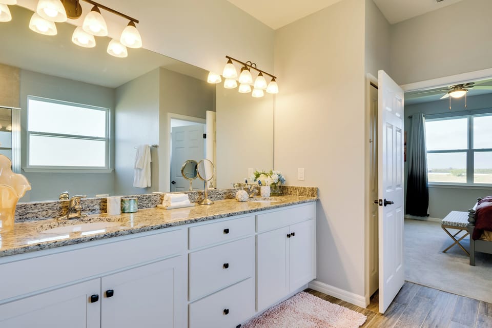 En-Suite Bathroom | Towels Provided | Complimentary Toiletries