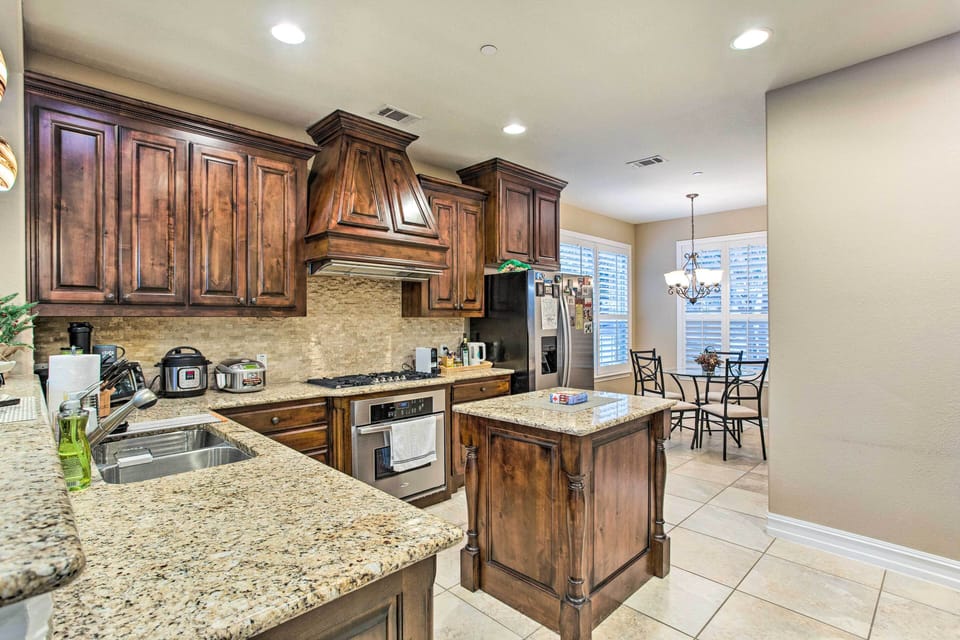 Kitchen | Coffee Maker | Toaster | Blender | Cooking Basics | Breakfast Bar