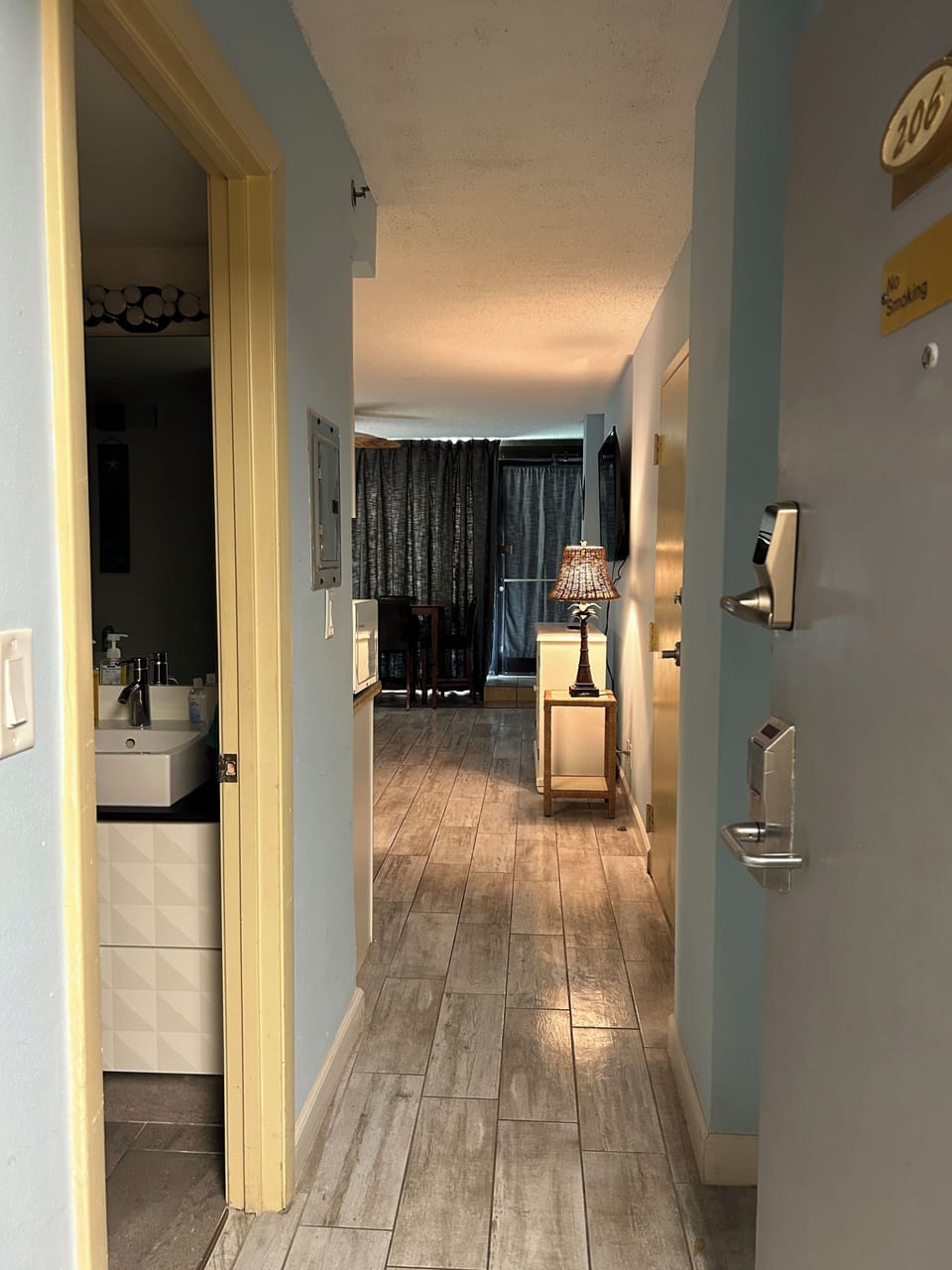 Entrance from the hallway into the unit