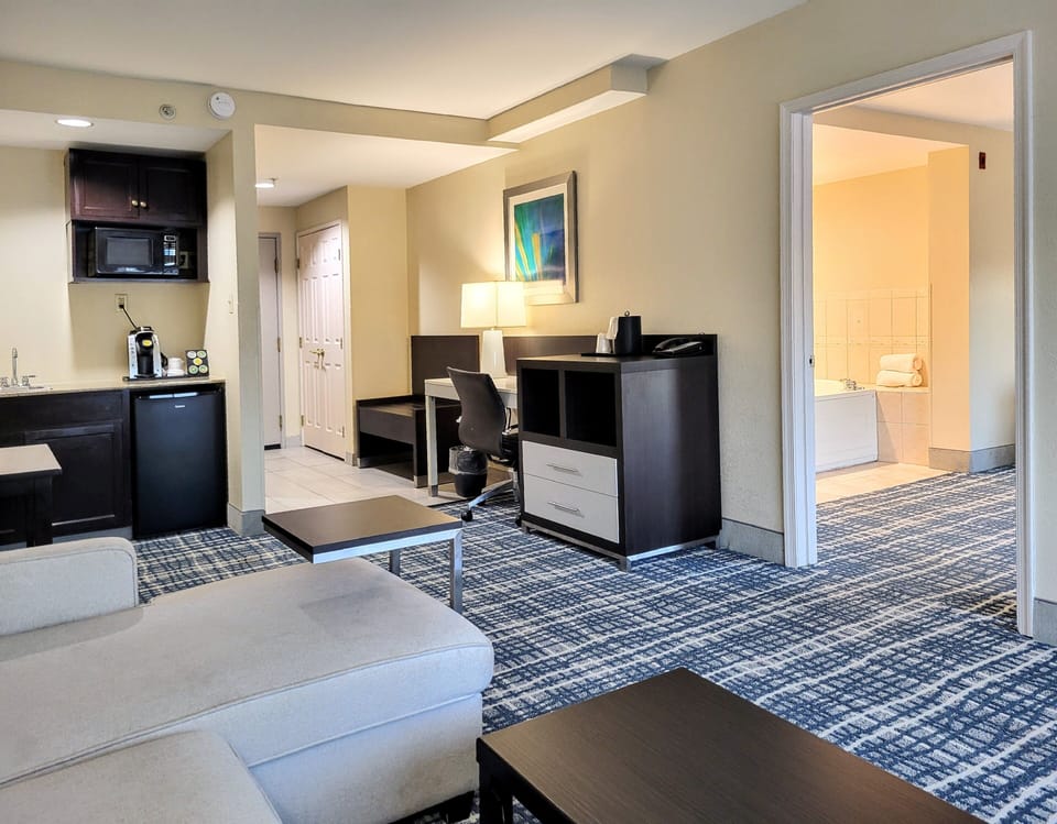Suite, 1 King Bed, Accessible (Additional Living Area) | Hypo-allergenic bedding, in-room safe, individually furnished, desk