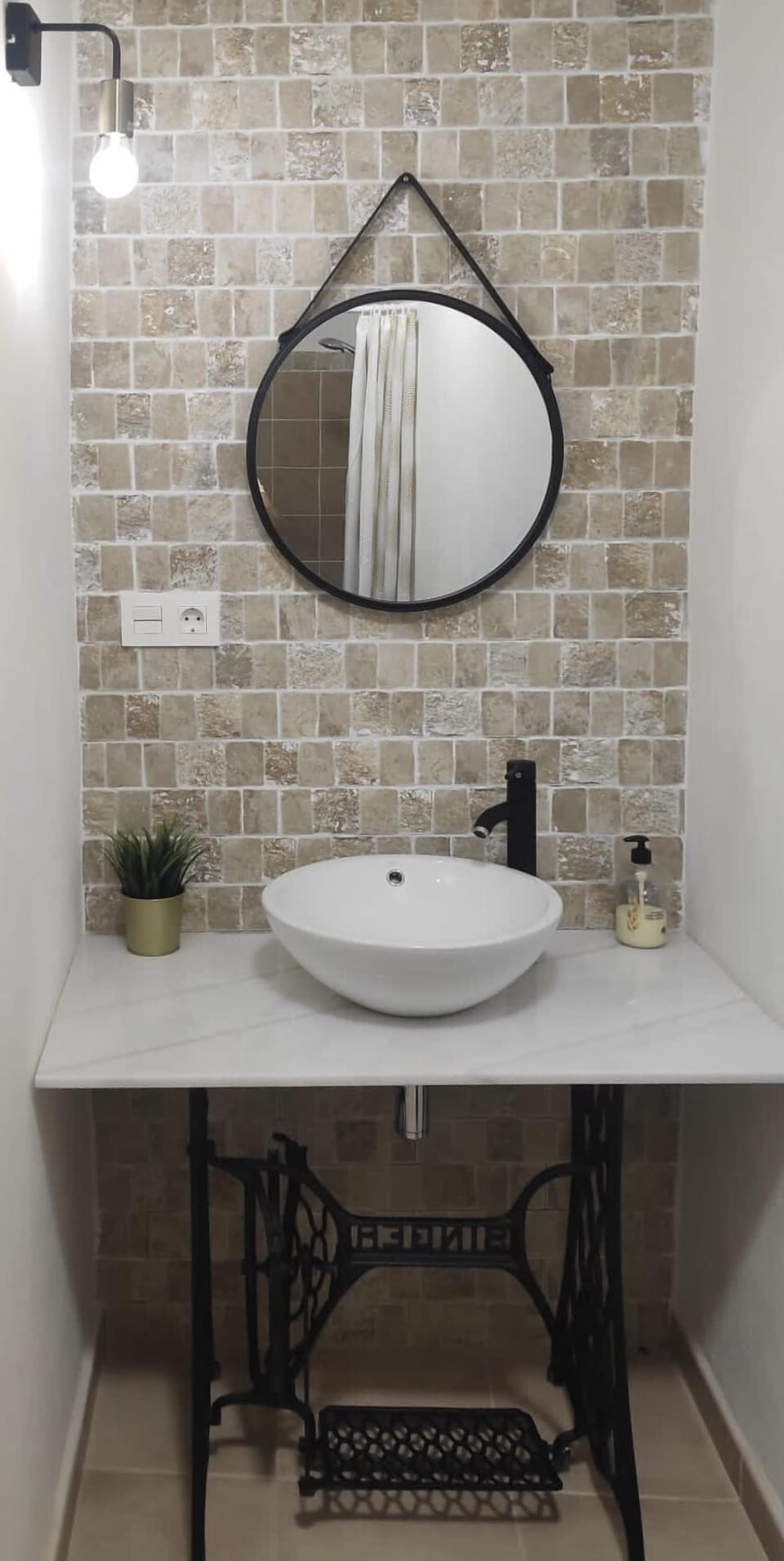 House, 5 Bedrooms, City View | Bathroom | Hair dryer, towels