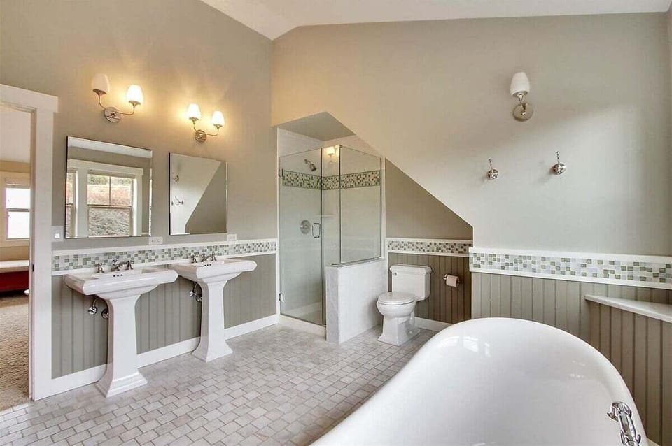 Upstairs Master Bathroom at Seascape Retreat