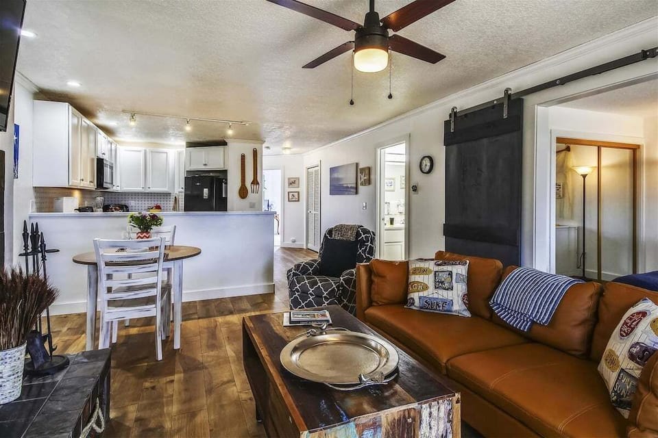 Living Room at Sandcastle B3