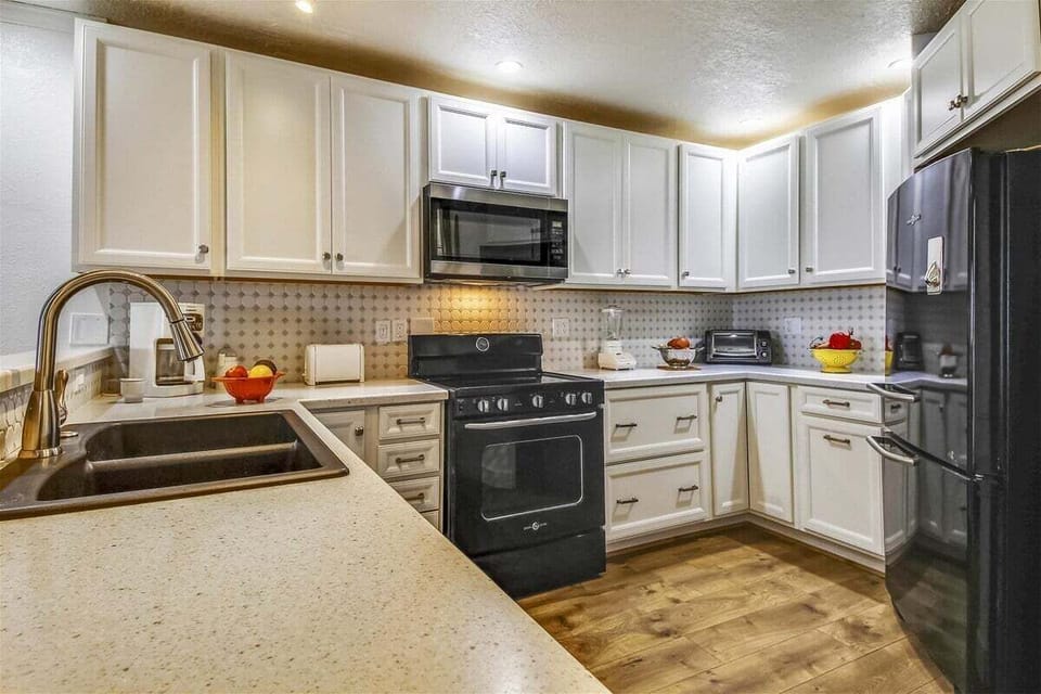 Kitchen at Sandcastle B3