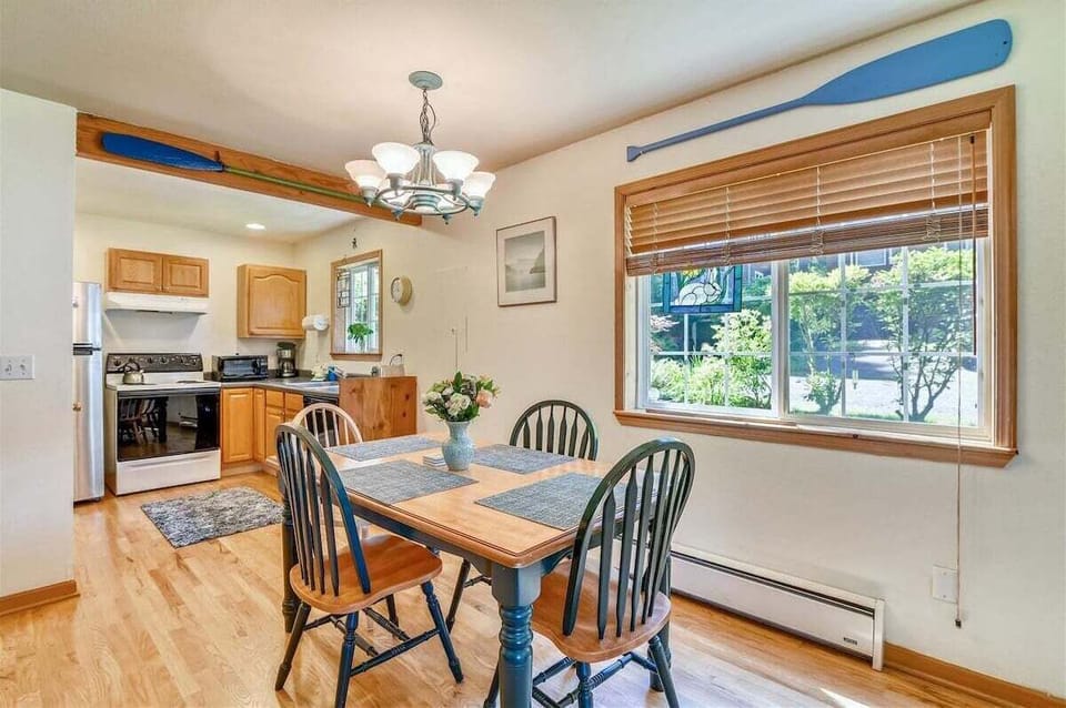 Dining Area at Arbor House