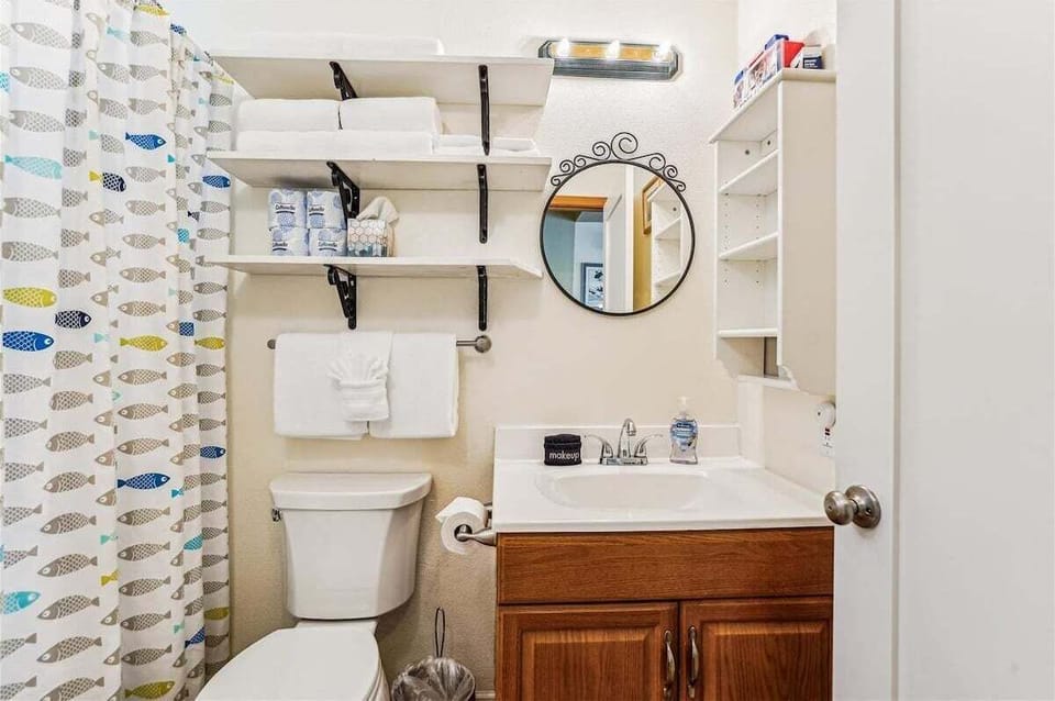 Main Bathroom at Arbor House