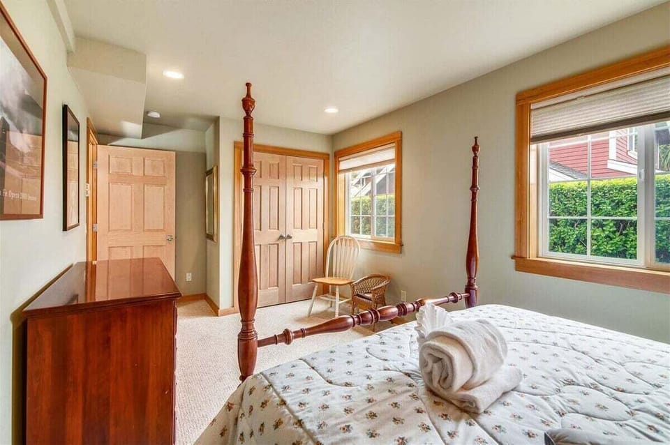 Queen Bedroom at Windrush