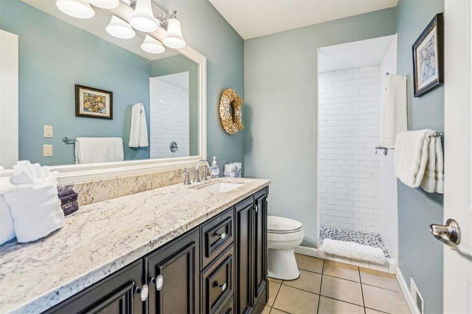 Main Floor Bathroom at Gulls Nest