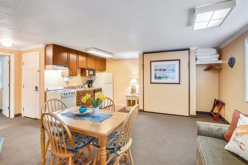 Main Living Area at Sandcastle 602
