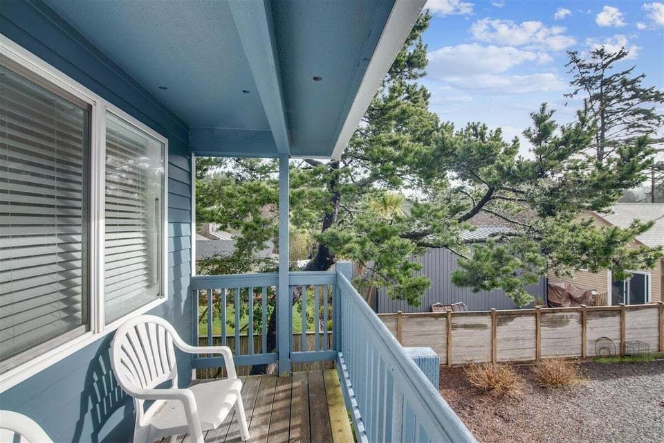 Deck at Sandcastle 605