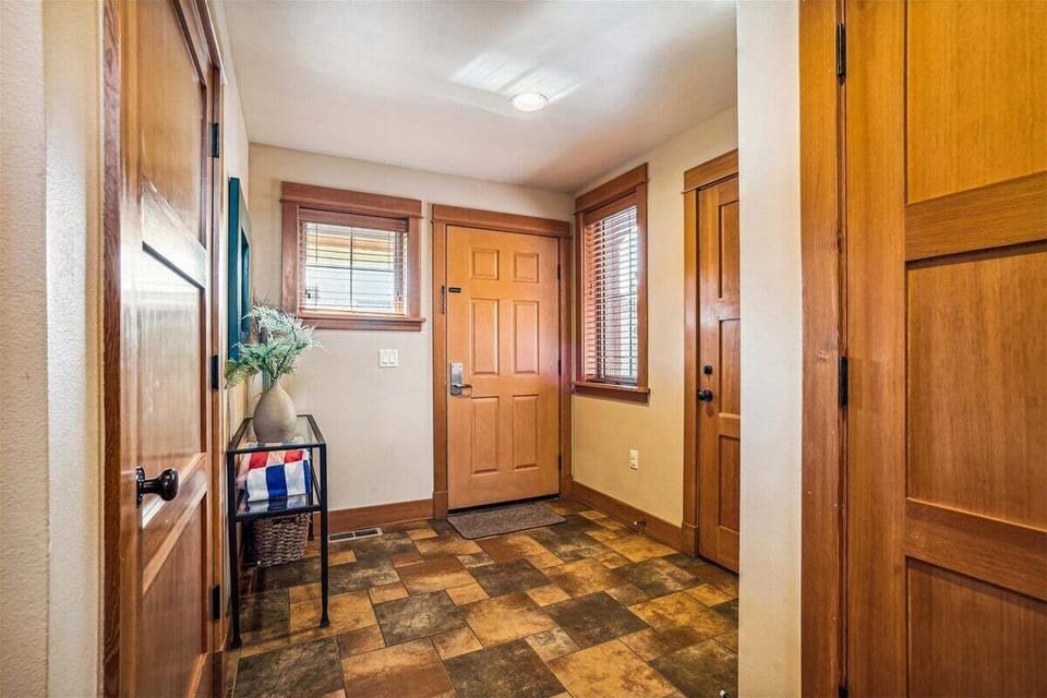 Entryway at The Lodges B1