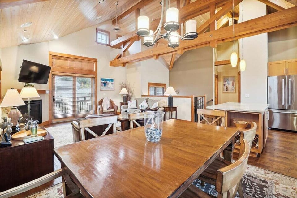 Dining Room at The Lodges B1