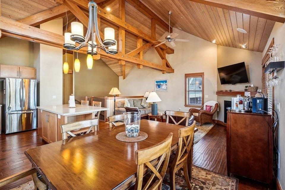 Main Living Area at The Lodges B2