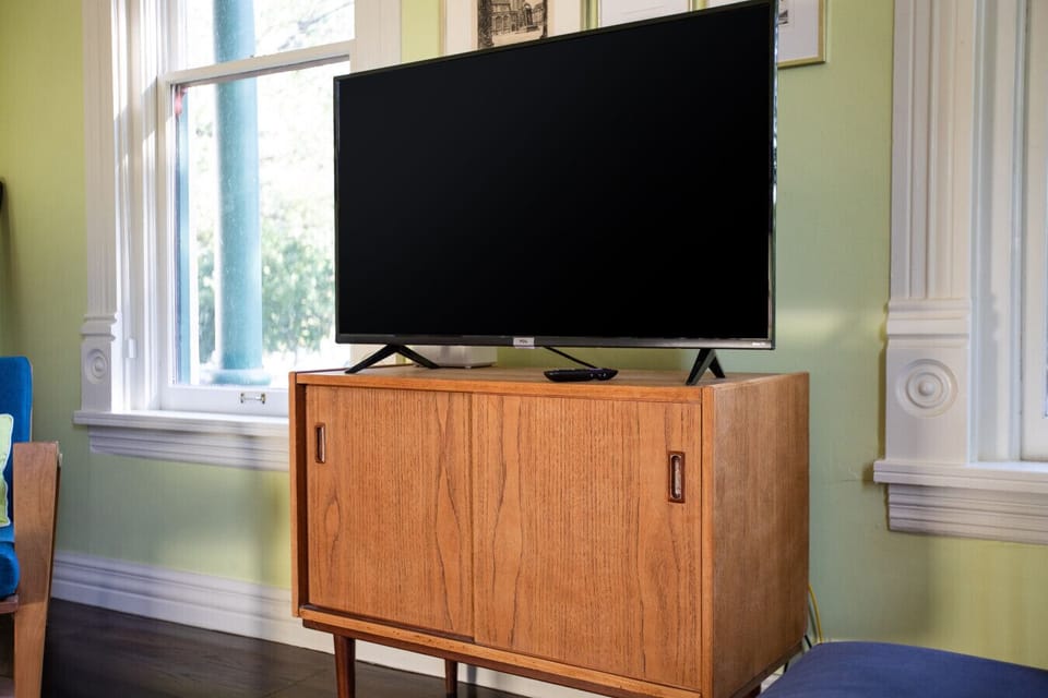 Tv Set