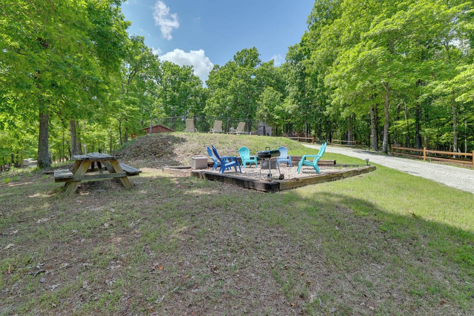 Community Amenities | Fire Pit | Grill & Picnic Area