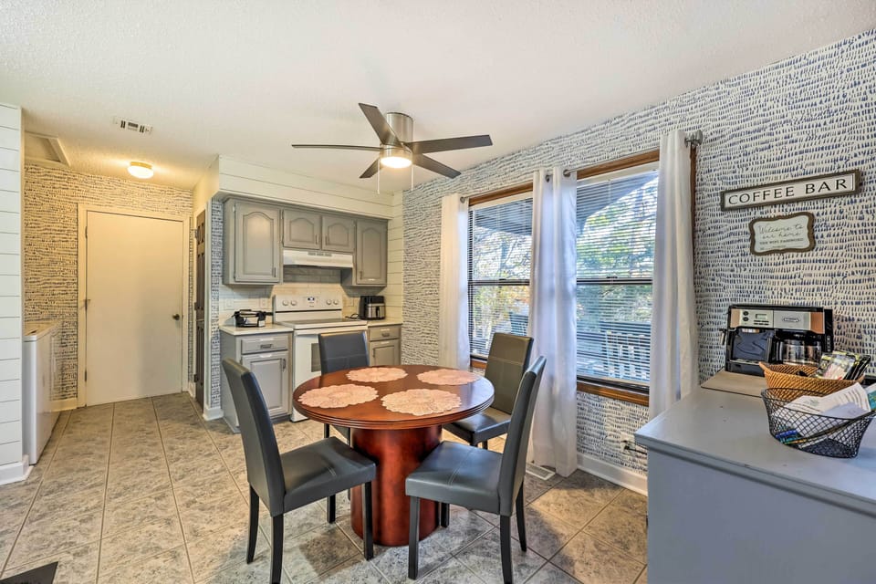 Dining Area | Dishware & Flatware Provided