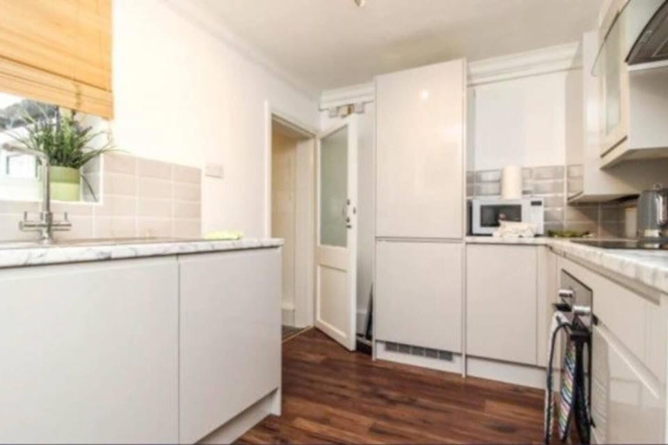Apartment | Private kitchen | Fridge, microwave, oven, stovetop