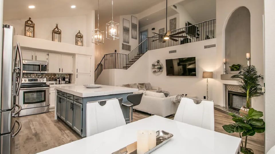 House (4 Bedrooms) | Private kitchen | Fridge, microwave, oven, blender