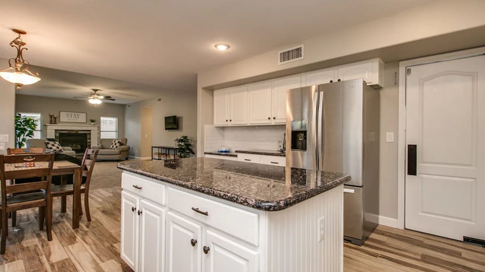 Studio (5 Bedrooms) | Private kitchen | Fridge, microwave, oven