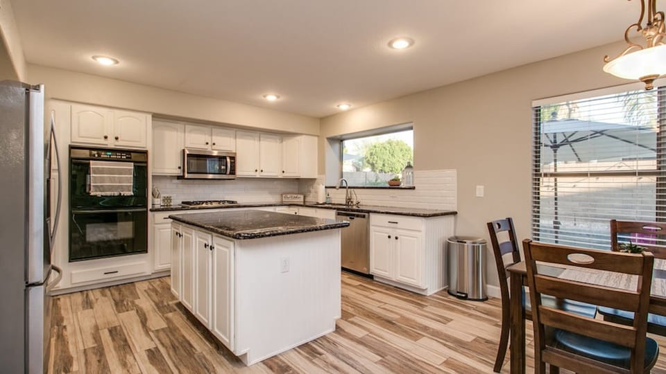 Studio (5 Bedrooms) | Private kitchen | Fridge, microwave, oven