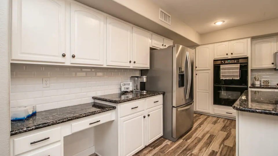 Studio (5 Bedrooms) | Private kitchen | Fridge, microwave, oven
