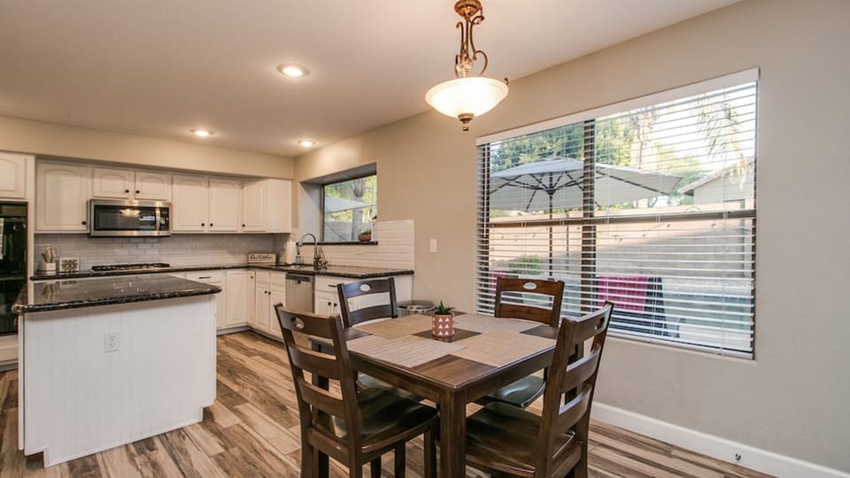 Studio (5 Bedrooms) | Private kitchen | Fridge, microwave, oven