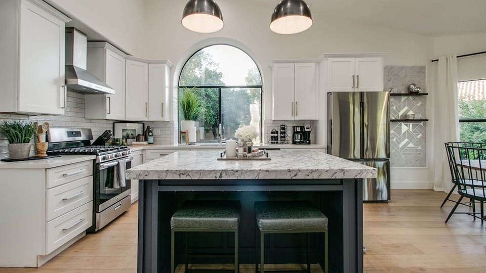 Studio (4 Bedrooms) | Private kitchen | Fridge, microwave, oven