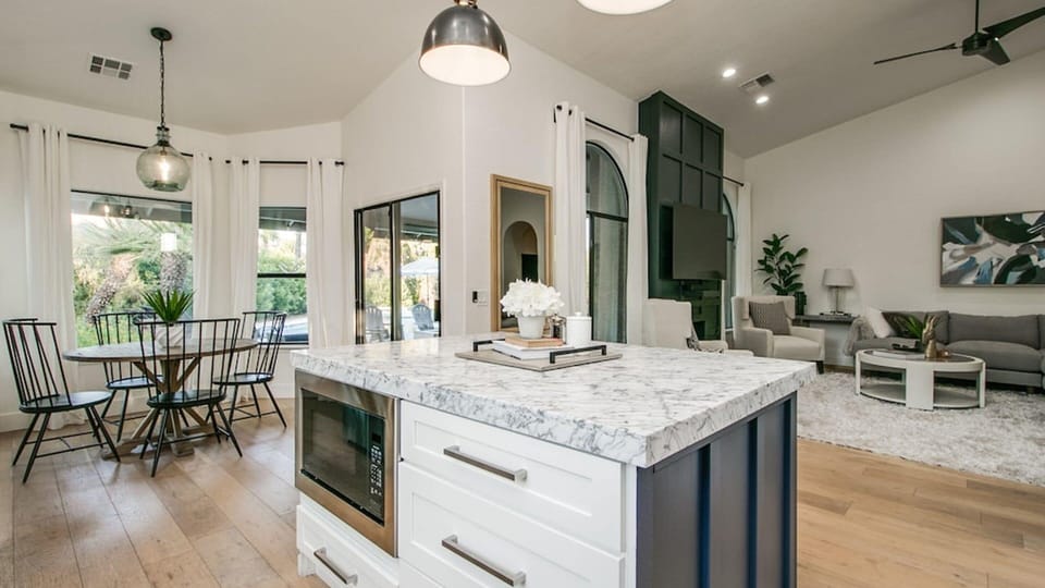 Studio (4 Bedrooms) | Private kitchen | Fridge, microwave, oven