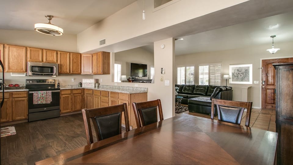 Studio (3 Bedrooms) | Private kitchen | Fridge, microwave, oven