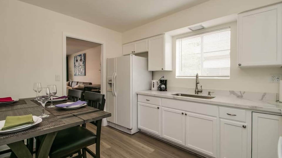 Studio (2 Bedrooms) | Private kitchen | Fridge, microwave, oven