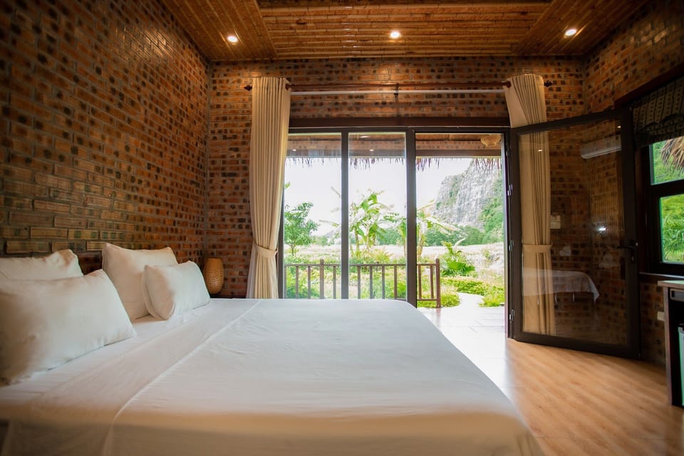 Superior Double Room | Minibar, desk, WiFi (free), bed sheets
