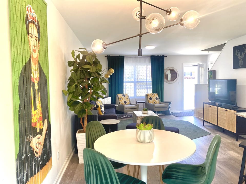 Main floor dinning and living room
