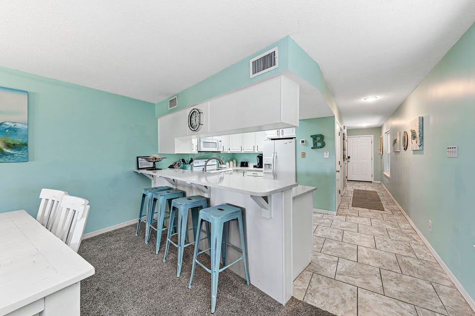 Extra seating around the breakfast bar