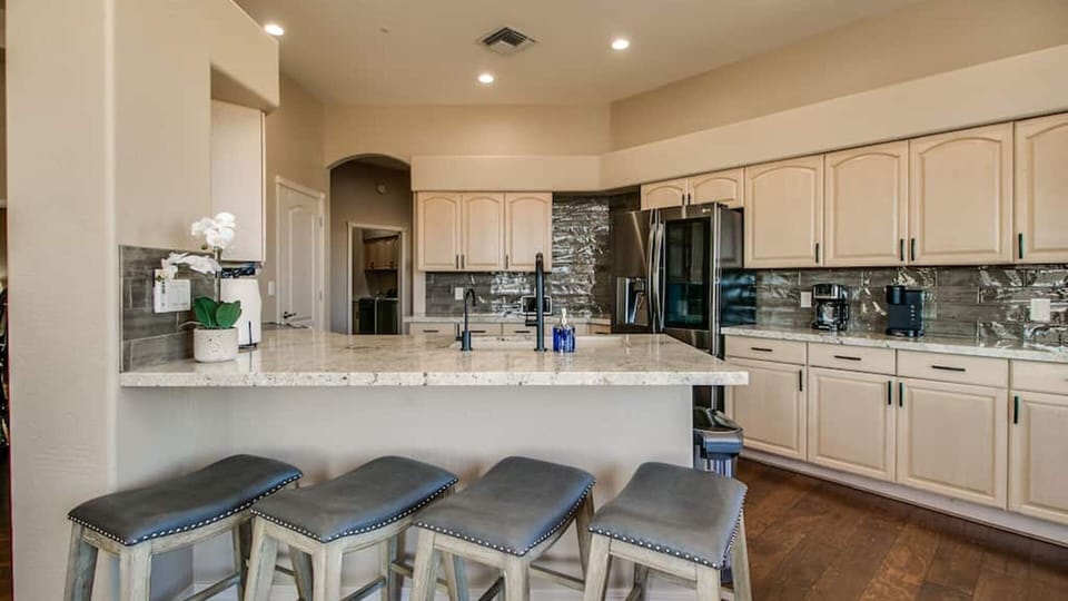 Studio (4 Bedrooms) | Private kitchen | Fridge, microwave, oven, blender