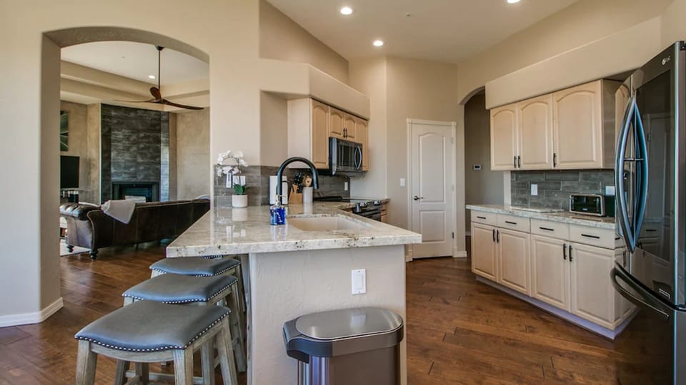 Studio (4 Bedrooms) | Private kitchen | Fridge, microwave, oven, blender