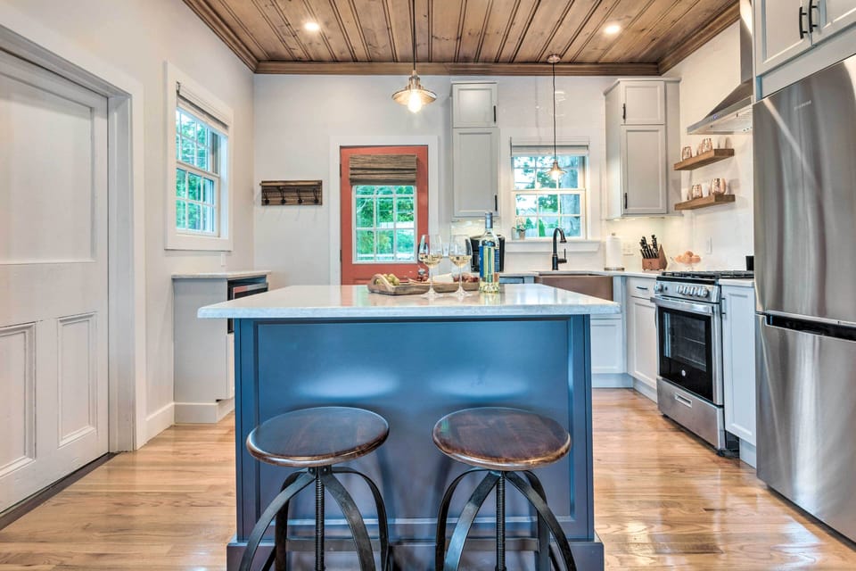 Kitchen | Cooking Basics | Breakfast Bar