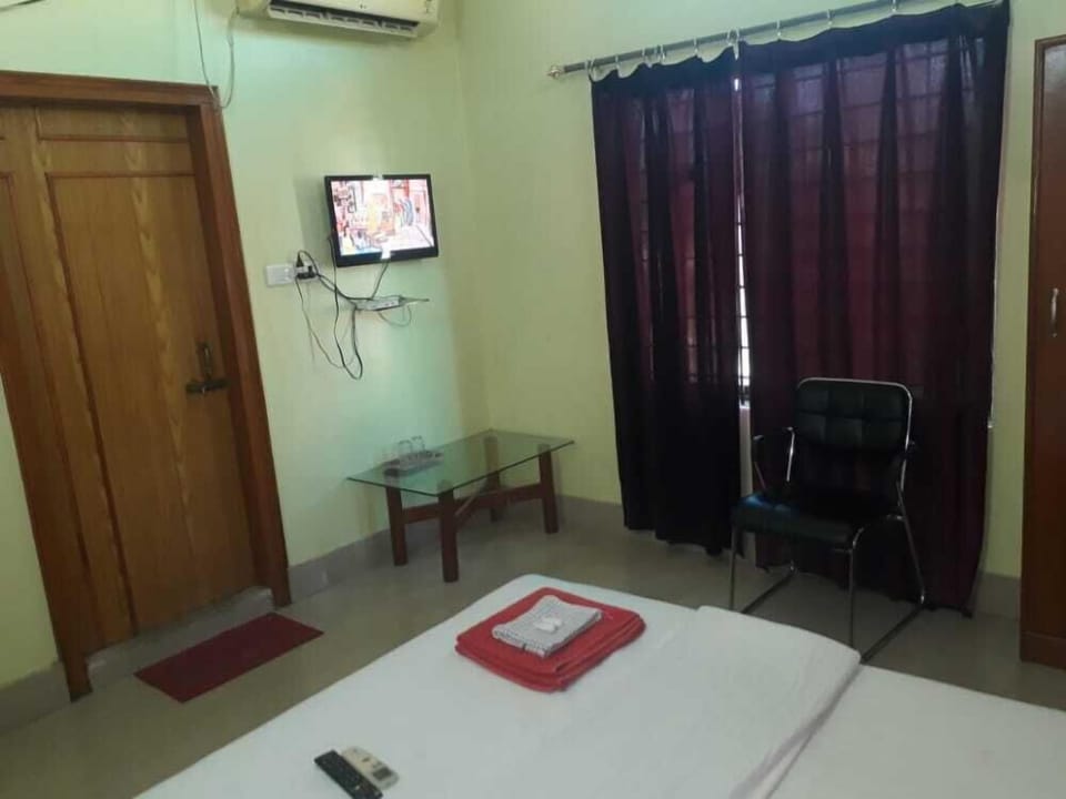 Deluxe Room | Desk