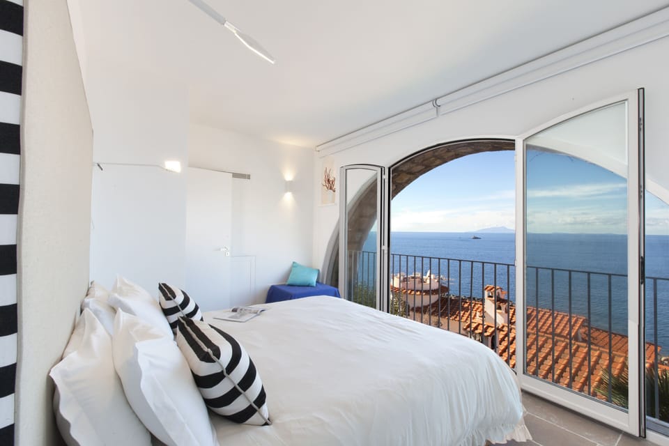 Apartment, 1 Bedroom, Smoking, Terrace | 1 bedroom, hypo-allergenic bedding available, memory foam beds