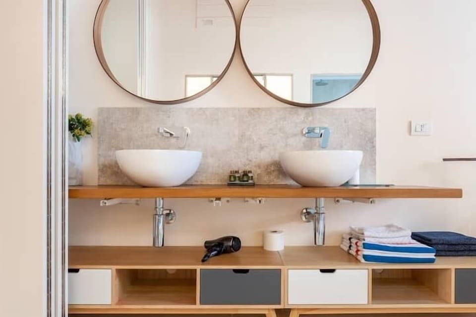 Superior Room | Bathroom | Hair dryer, bidet, towels, soap