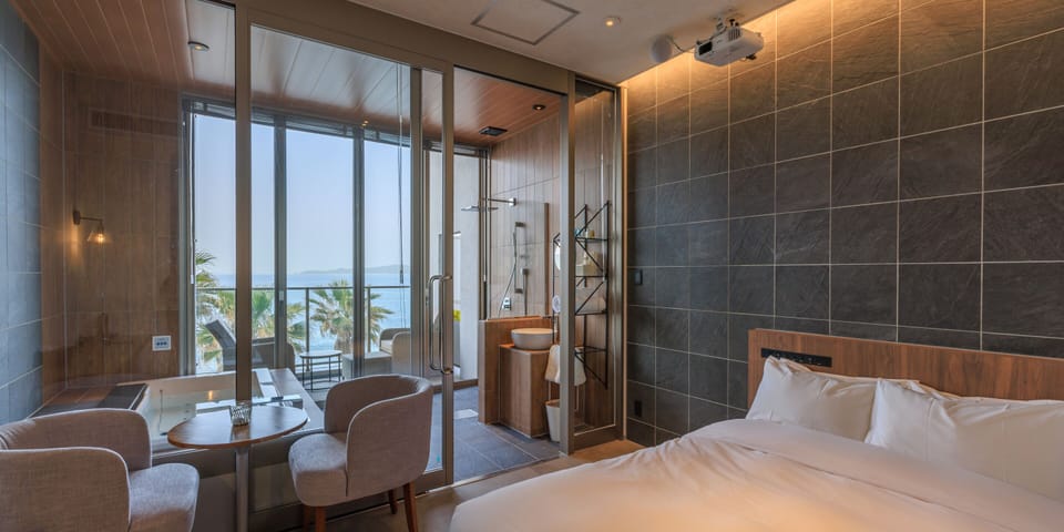 Deluxe Double Room | 1 bedroom, hypo-allergenic bedding, down comforters, in-room safe