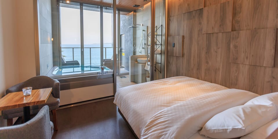 Luxury Double Room | 1 bedroom, hypo-allergenic bedding, down comforters, in-room safe