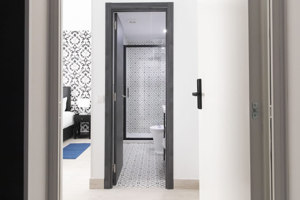 Deluxe Double Room | Bathroom | Shower, hair dryer, towels, soap