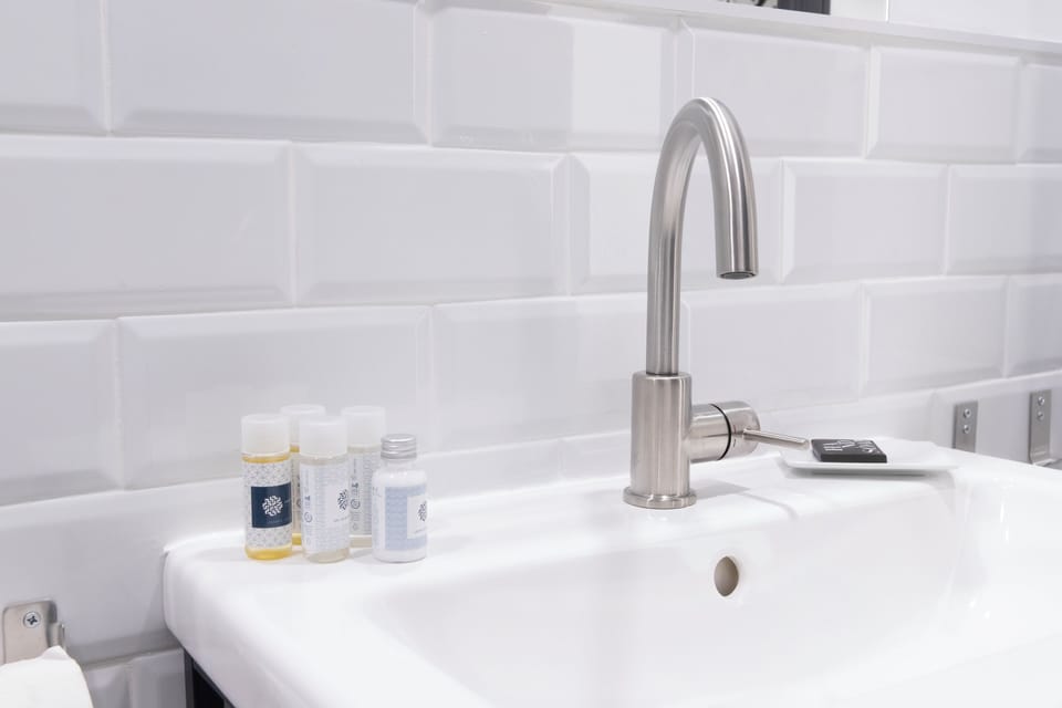 Comfort Double Room | Bathroom | Shower, hair dryer, towels, soap