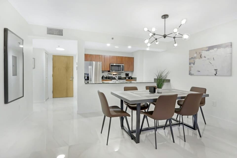 Dining area with a 6-seater dining area.