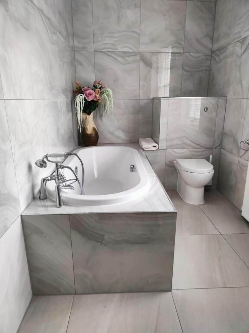 Deluxe Double Room | Bathroom | Shower, towels