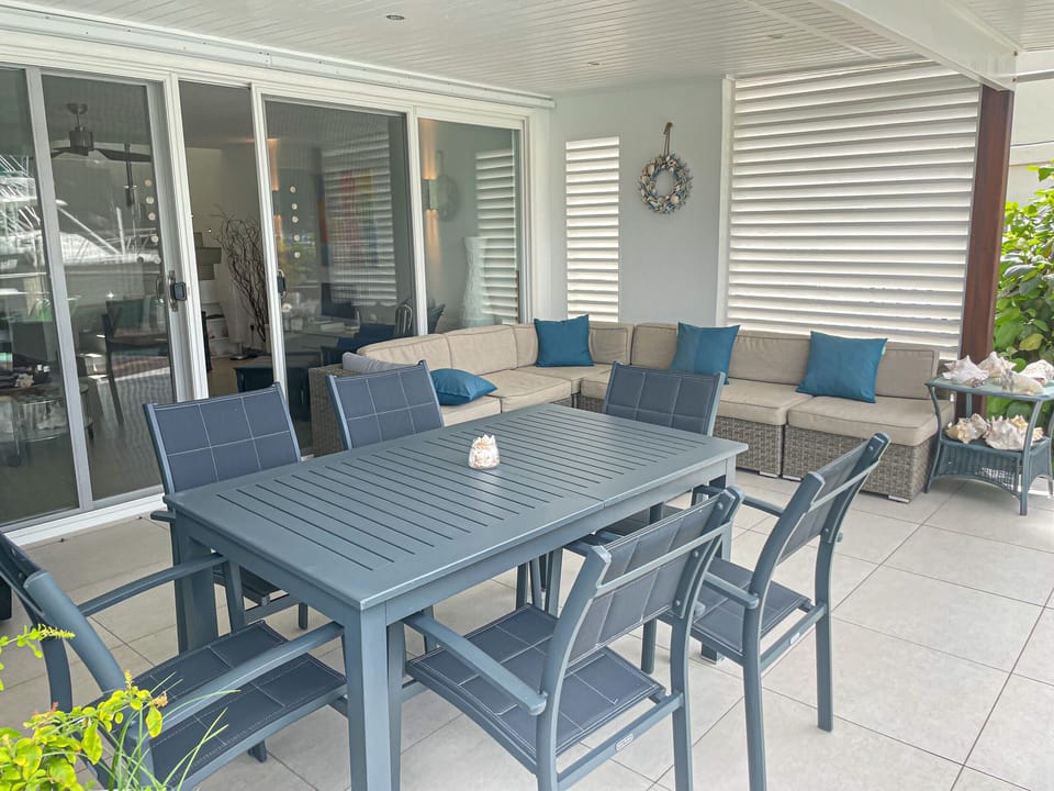 Large Sun Deck, shaded verandah, Alfresco Dining with sunset views
