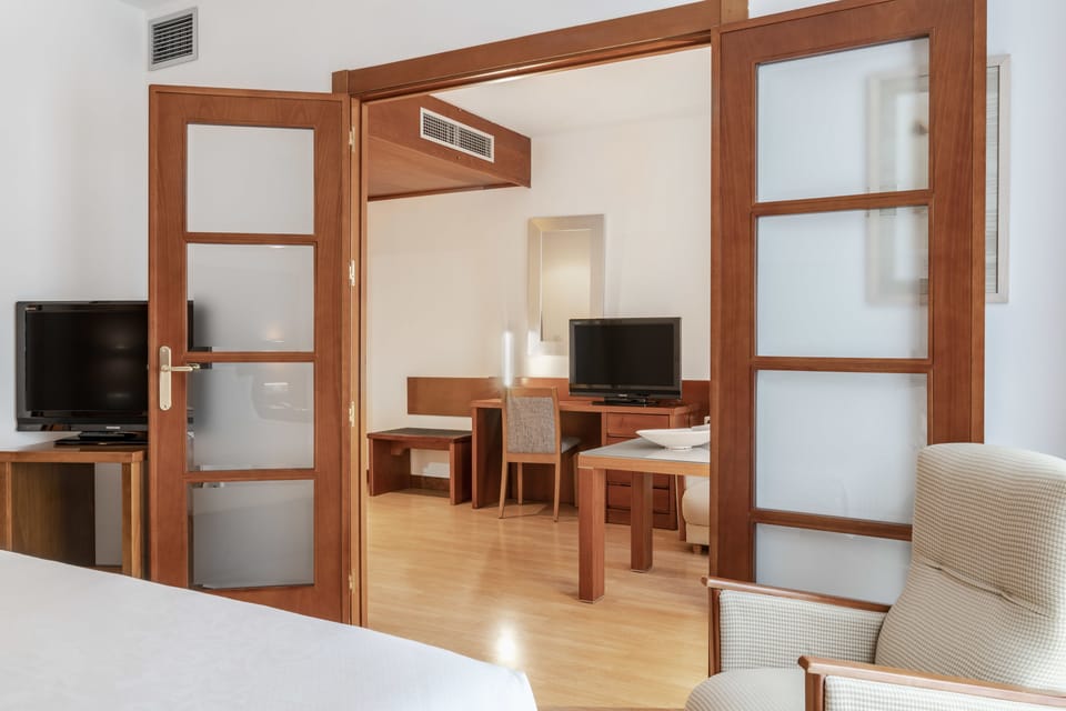 Down comforters, minibar, in-room safe, desk