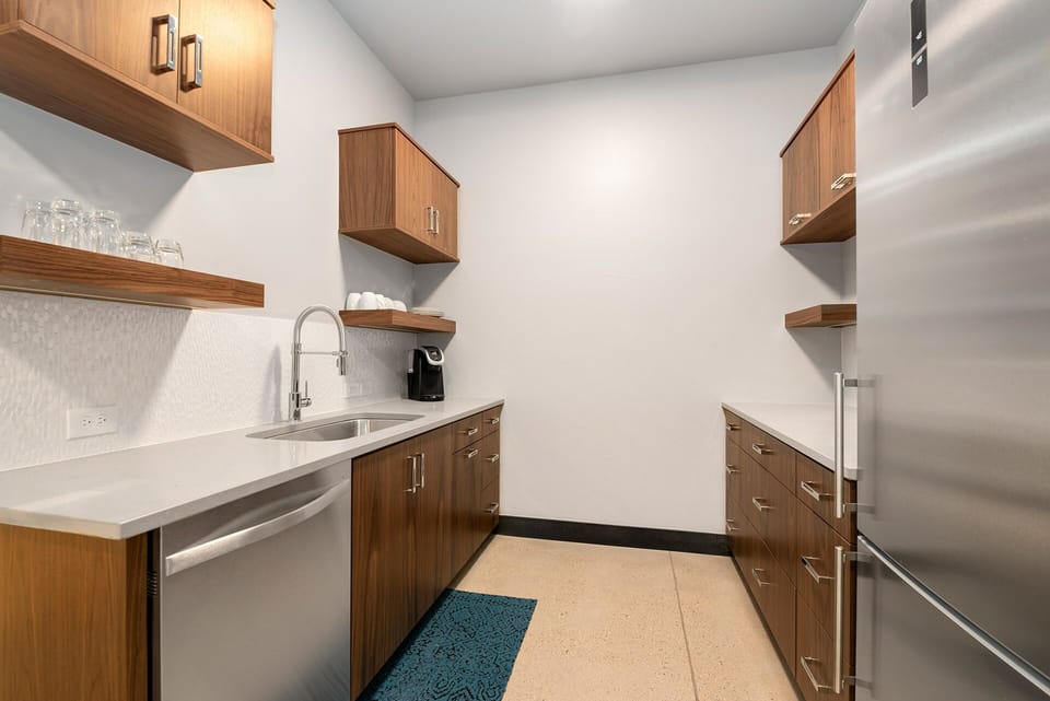 House, Multiple Beds, Hot Tub, Garden View (204 S. Grant Ave) | Private kitchen | Fridge, microwave, oven, stovetop
