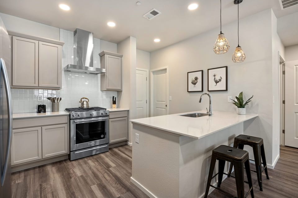 House, Multiple Beds, Patio, Garden View (2838 Barnstormer St Unit #2) | Private kitchen | Fridge, microwave, oven, stovetop