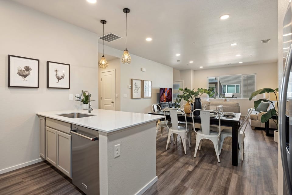 House, Multiple Beds, Patio, Garden View (2838 Barnstormer St Unit #2) | Private kitchen | Fridge, microwave, oven, stovetop